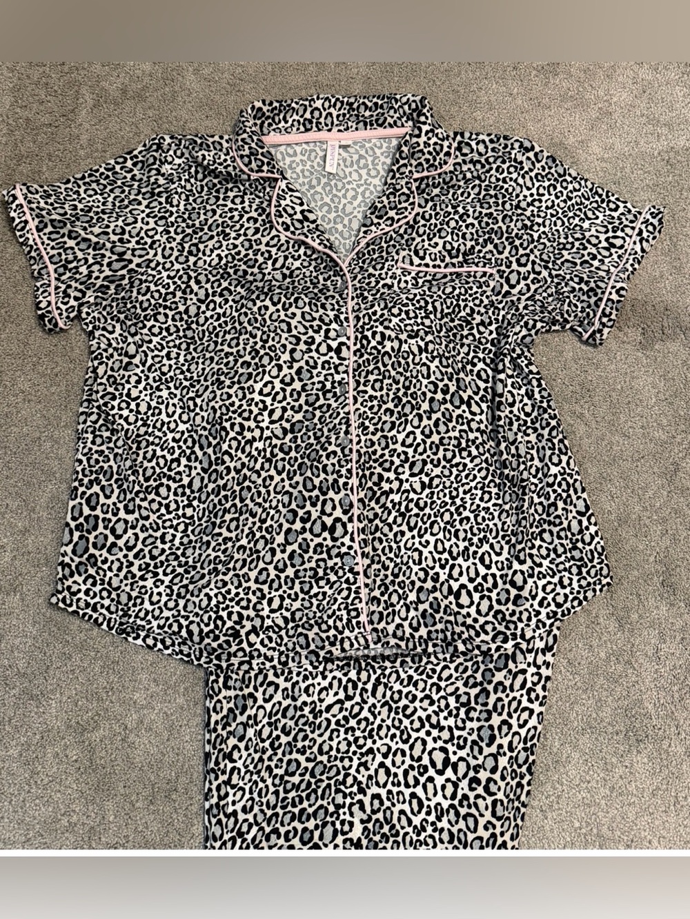 Womens Black Leopard Print Pajamas Top & Capri Pants Sleep Set